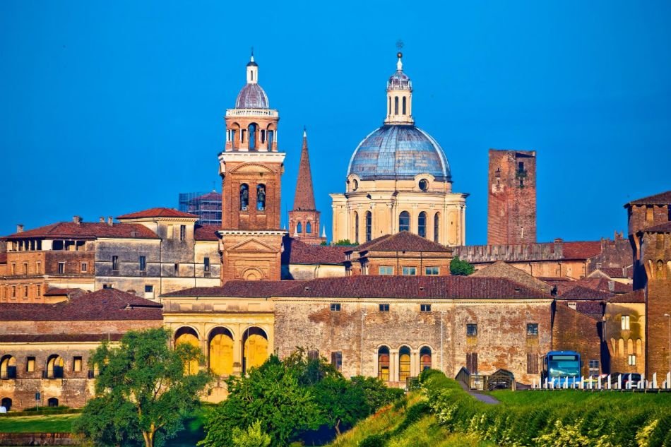 Minha viagem pelo norte da Itália em uma Vespa – Mantua, Nomeada pela UNESCO como patrimônio da humanidade por seu charmoso cenário renascentista.